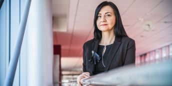 Profesorka Andrea Pokorná, přednostka Ústavu zdravotnických věd Lékařské fakulty Masarykovy univerzity, s kolegy a kolegyněmi vede projekt, jehož smyslem je ověřit míru porozumění zdravotnickým informacím a na základě těchto výsledků připravit doporučení, jak lidem odborné informace předávat co nejpřijatelnější formou. 